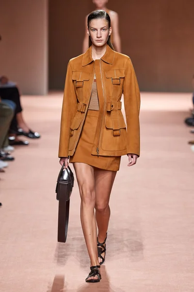 Look 14